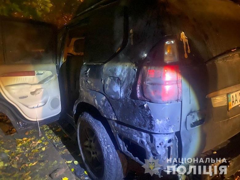 На Печерске в Киеве сожгли три автомобиля