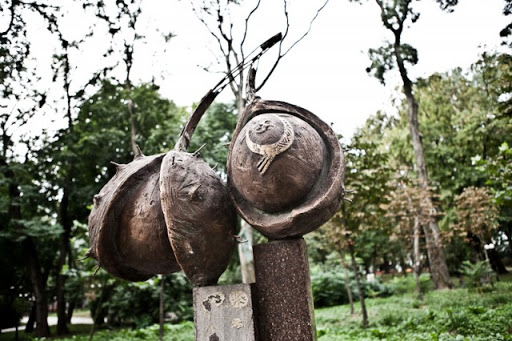 Памятник каштанам