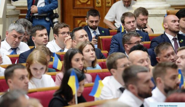 Зеленский лишил гражданства Украины Медведчука и трех экс-депутатов Верховной рады