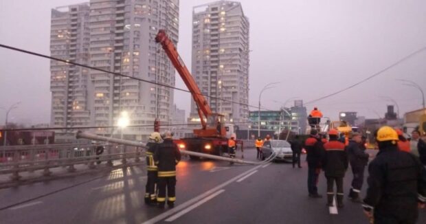 Падение столбов на Шулявкском мосту