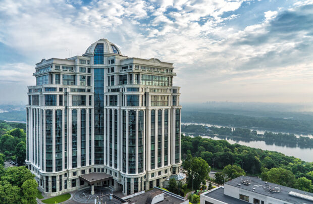 Diamond Hill на улице Ивана Мазепы 11б.