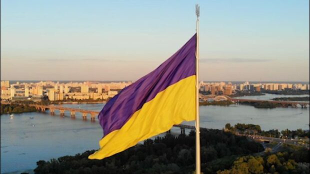 Над Киевом поднимут морозостойкий флаг Украины (видео)
