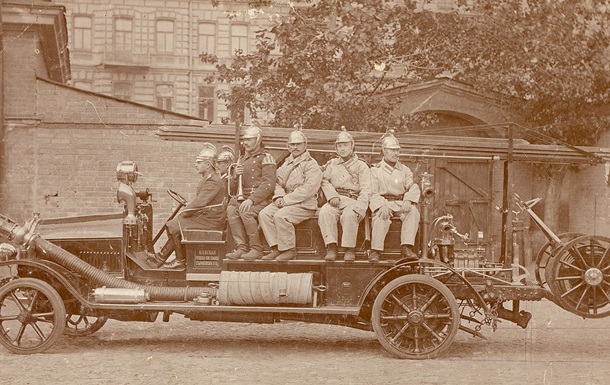 Пожарный автомобиль ХХ ст. Источник: korrespondent.net