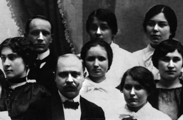 Олександр Кошиць серед своїх хористів