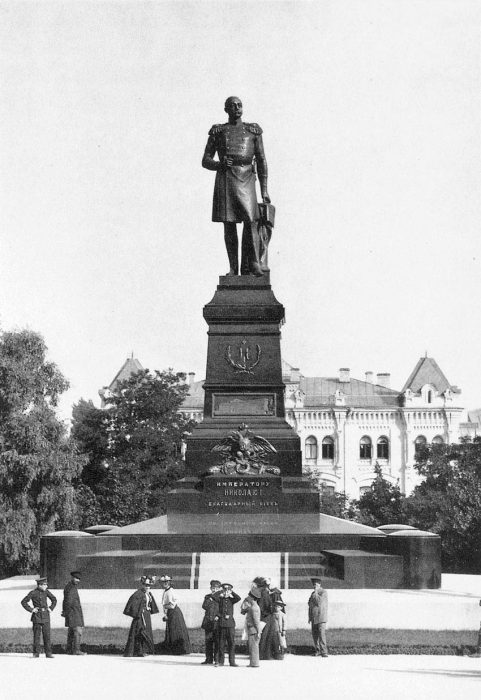 Памятник Николаю первому