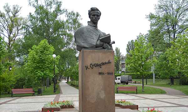 памятник островскому