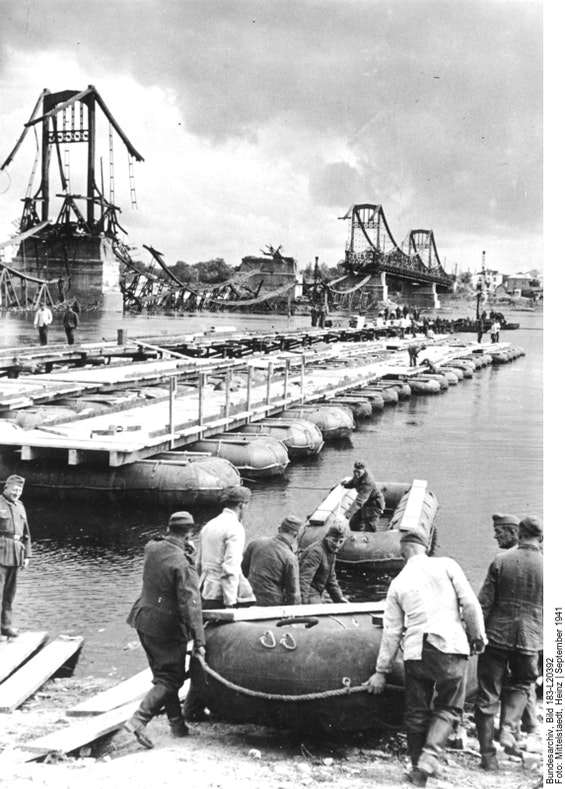 Источник: Bundesarchiv, Bild 183-L20392 / Фото: Heinz Mittelstaedt 