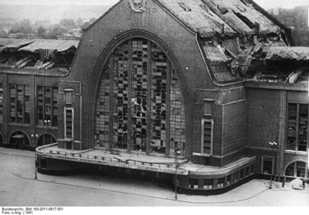 Так выглядит железнодорожный вокзал в Киеве, когда его взяли немецкие войска, 16 октября 1941 года, Scherl (Немецкая кинохроника). Источник: Bundesarchiv, Bild 183-2011-0617-501 / Фото: o.Ang. 