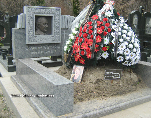 Могила творца