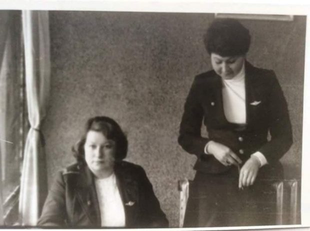 Стюардеси рейсу. Справа Маргарита Мотова