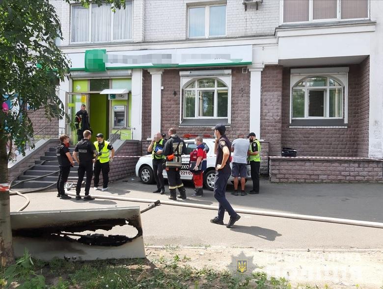 В Киеве вооруженная женщина пыталась ограбить банк