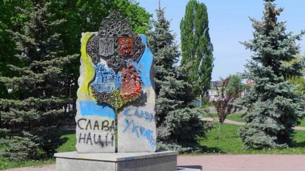 В Киеве демонтируют памятник в честь дружбы с Москвой