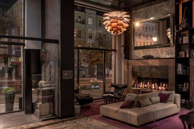 11 mirrors lobby