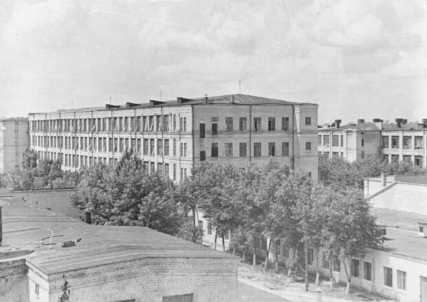 Дарницкий шёлковый комбинат