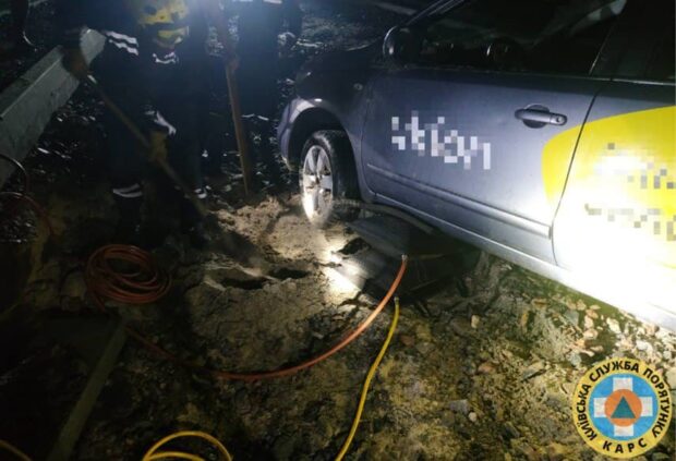 В Киеве спасатели за сутки осуществили 4 выезда и ликвидировали последствия ухудшения погоды