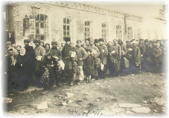 люди в очереди