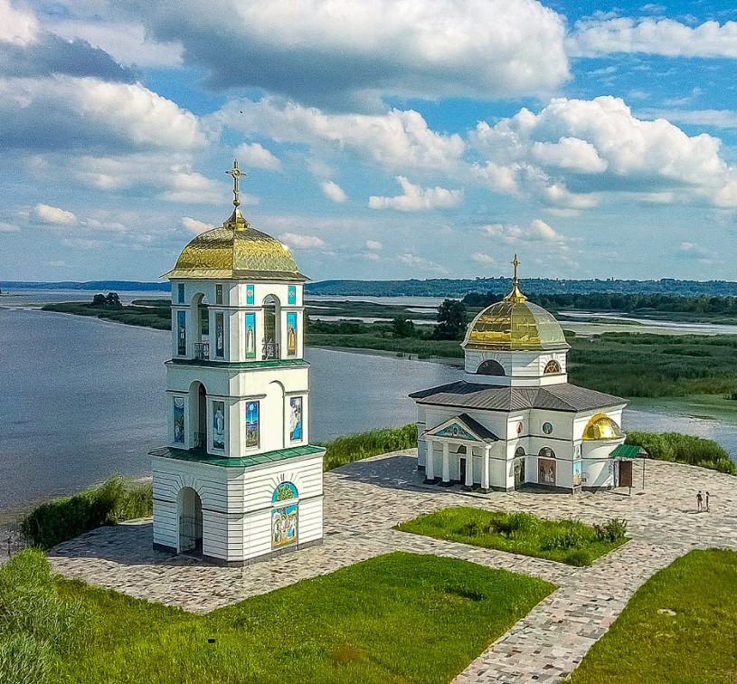 с. Гусинцы. Спасо-Преображенская церковь