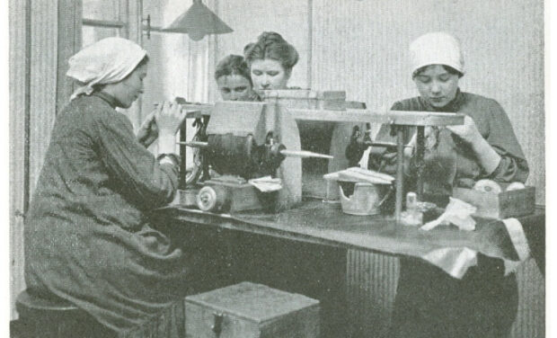 Жінки на фабриці Й. Маршака