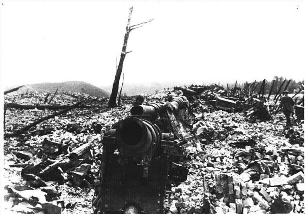 Залишки гармат після вибуху