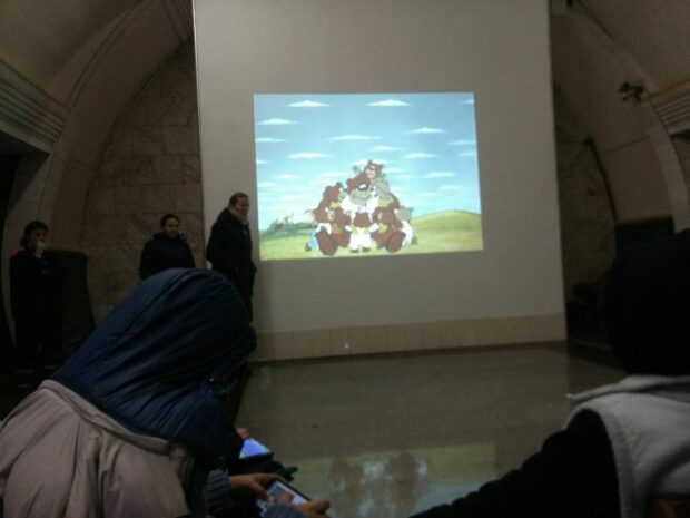 У Києві відбудуться кінопокази на станціях метро, які нині використовують як укриття