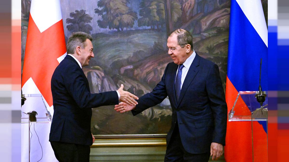 лавров і червоний хрест