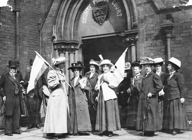 Британські суфражистки на демонстрації, 1911Британські суфражистки на демонстрації, 1911