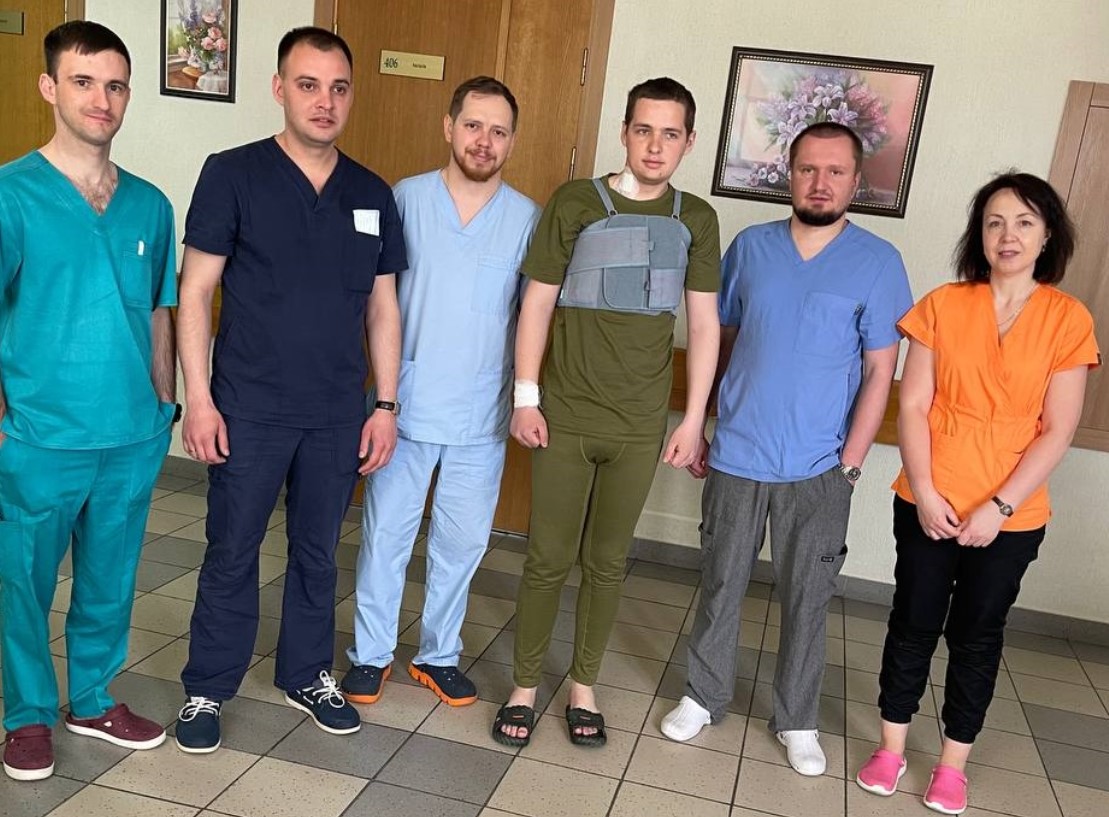 У лікарні «Феофанія» врятували воїна ЗСУ, який два дні жив з кулею в серці