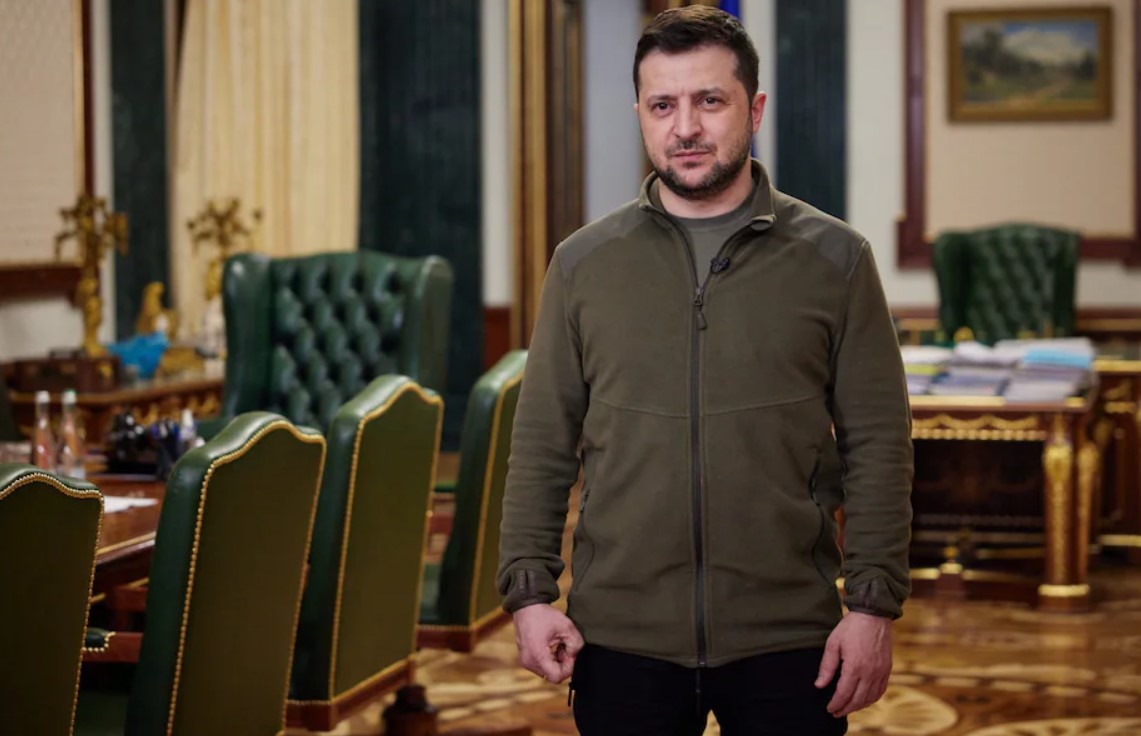У Лондоні на аукціоні продали флісову кофту Зеленського
