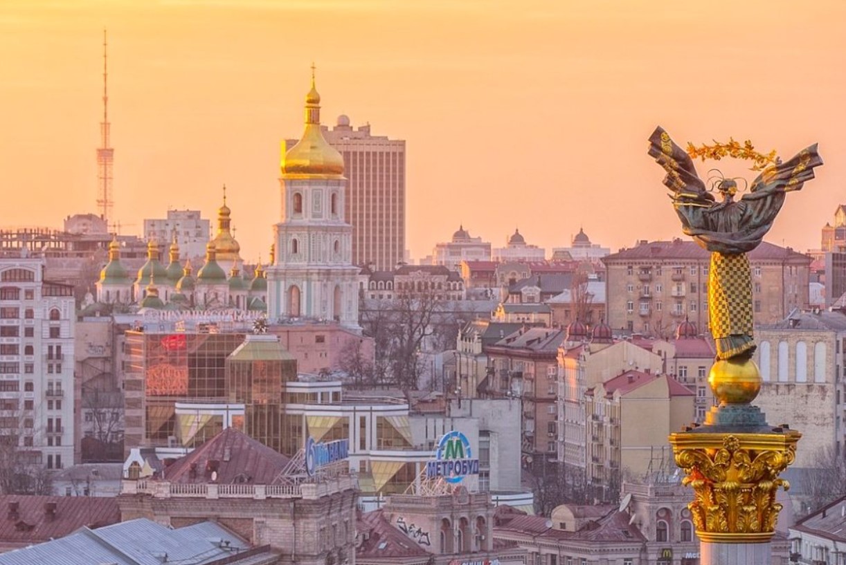 Киян закликають обмежити відвідування медичних закладів