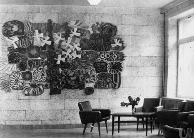 Севрук Галина Панно «Весна» в інтер’єрі готелю «Золотий колос» у Києві 1964 Кераміка