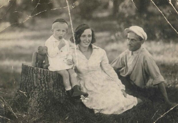 Родина на відпочинку. Київ, 1933 рік