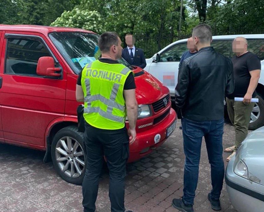 У столиці затримали киянина, який організовував перетин кордону для чоловіків