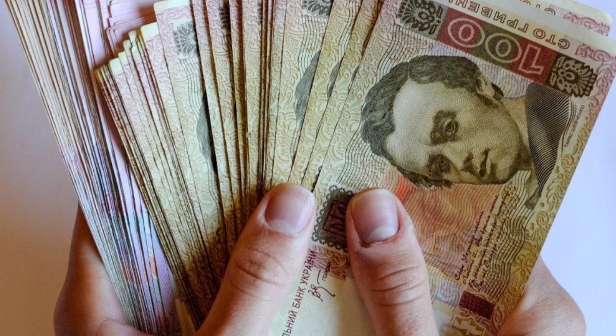 У столиці спіймали чоловіка, який видурював  кошти у волонтерів на пальне