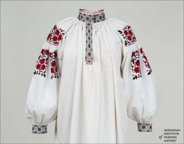 Святкова жіноча сорочка. Київська область, Києво-Святошинський район. 1910-ті роки. Експонат із приватної колекції Ukraina Antiqua.