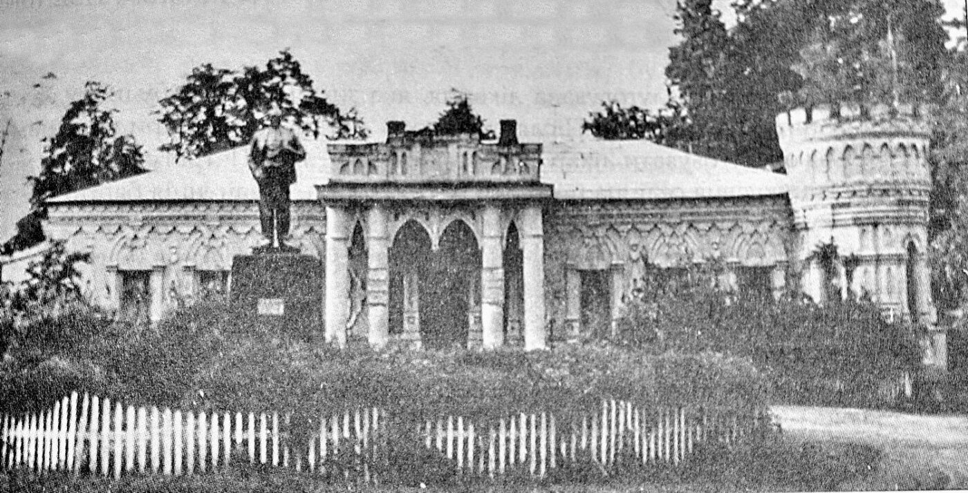 Покинутий палац Остен-Сакенів – від розкішного палацу до згарища