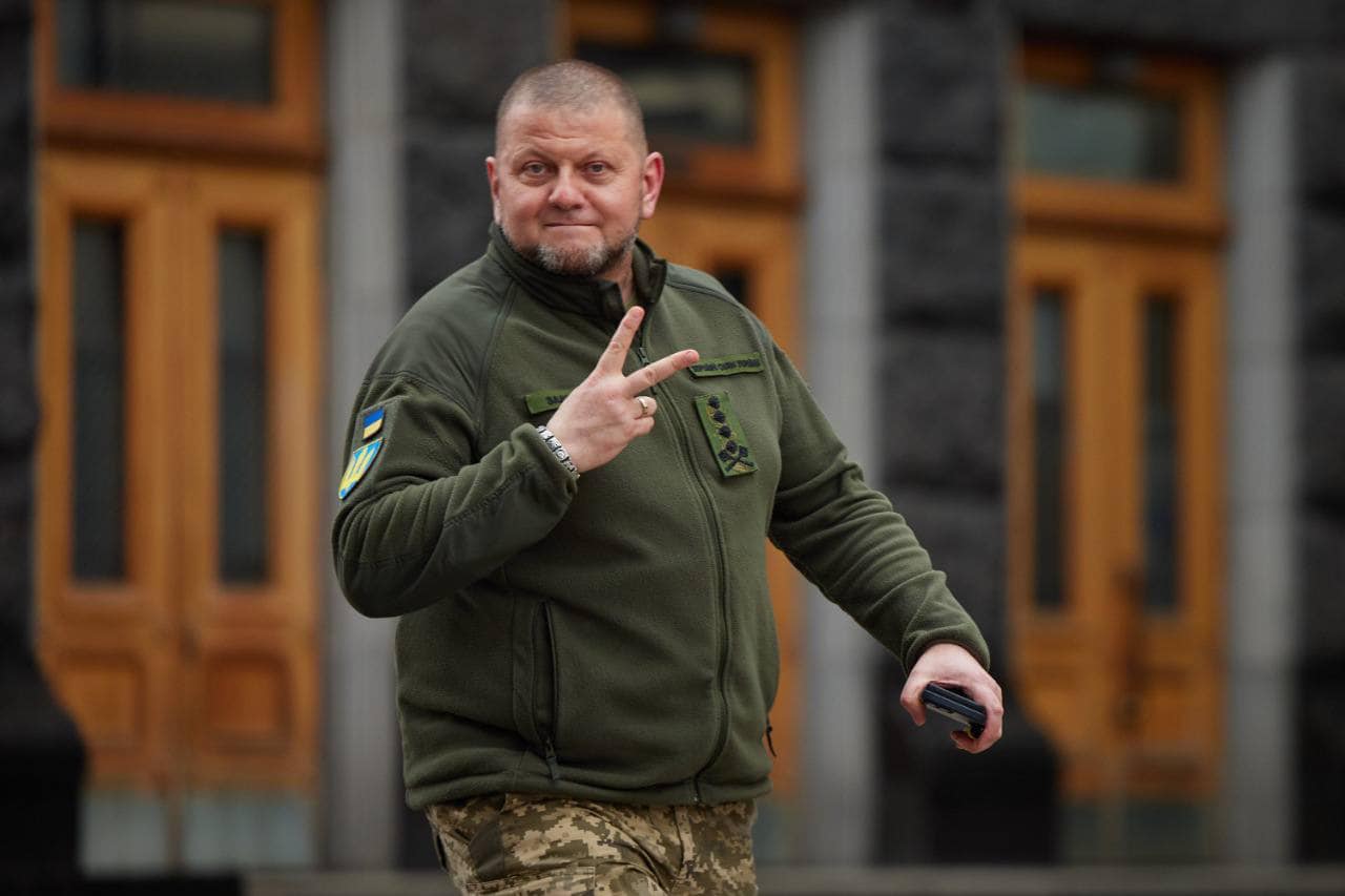 “Залізний генерал”: Vivat випустить першу біографію Залужного