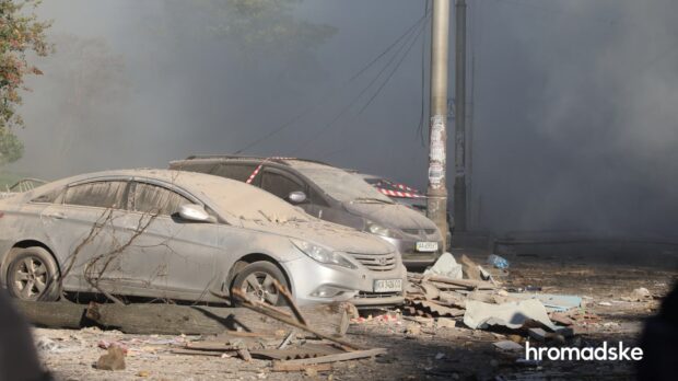 Наслідки атаки дронів-камікадзе по житловому будинку у Києві. Фото: Богдан Кутєпов/hromadske