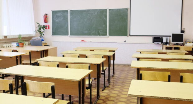 В умовах відключення світла офлайн навчання у школах триватиме у світловий проміжок дня – із 09:00 до 16:00