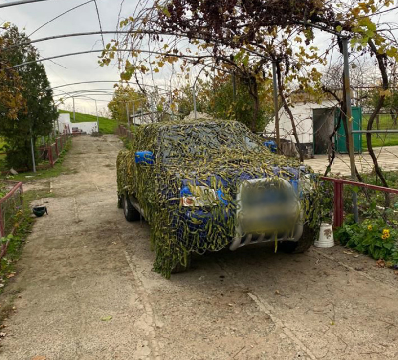 Столичні поліцейські передали для ЗСУ позашляховик