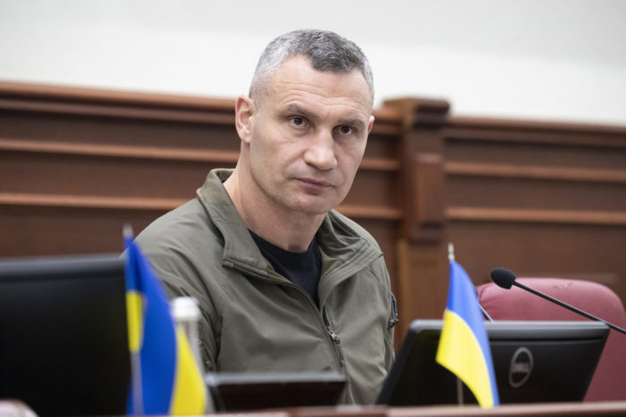 Кличко: Третина будинків Києва – вже з теплом. Половині киян повернули електропостачання