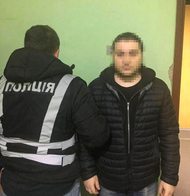 Столичні оперативники розшукали чоловіка, який зґвалтував малолітнього хлопчика та переховувався від органів слідства