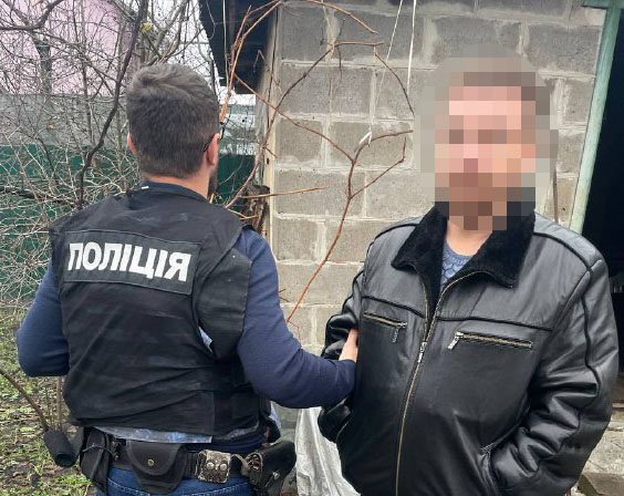 Знайшов гранати й приніс додому: у Києві затримали чоловіка