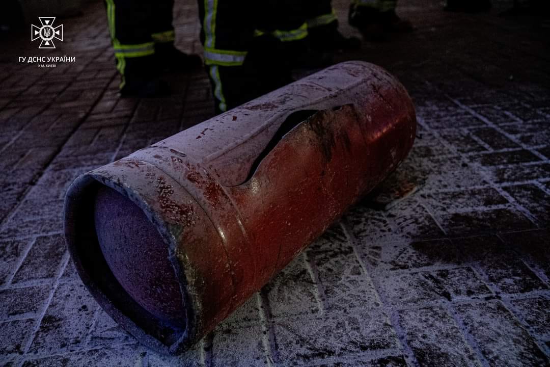 У Києві в кіоску швидкої їжі вибухнув газовий балон: 5 постраждалих