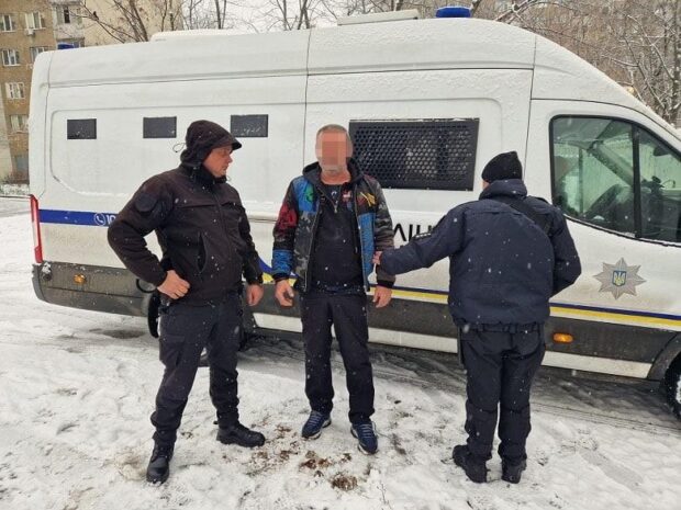 У Києві затримали чоловіка за підозрою у зґвалтуванні 22-річної похресниці