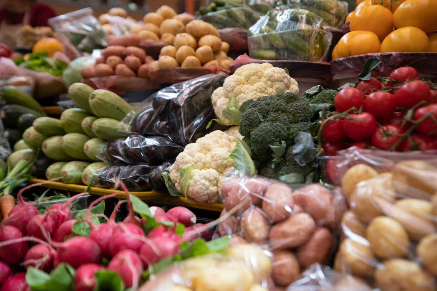 У Києві тривають продуктові сільськогосподарські ярмарки та працюють комунальні ринки