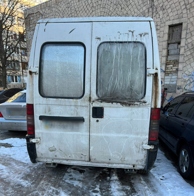 Викрав акумулятор, щоб купити наркотики: столичні оперативники затримали киянина