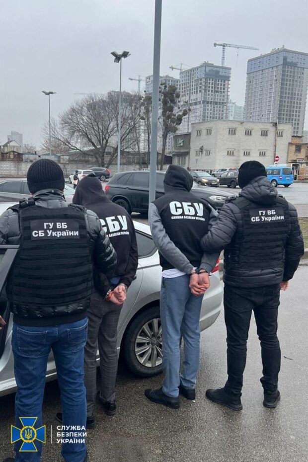 СБУ затримала у Києві ділків, які «продавали» українські паспорти громадянам рф