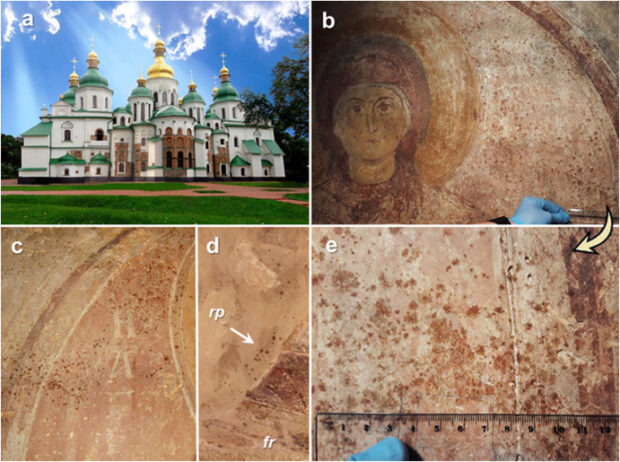 Вчені з'ясували походження плям на фресках Софії Київської 