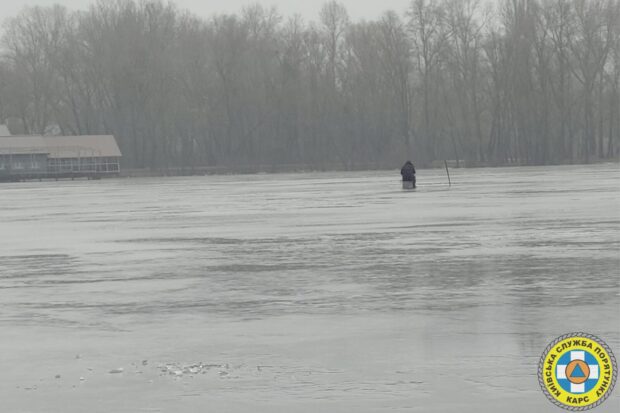 Столичні рятувальники закликають не виходити на кригу через потепління