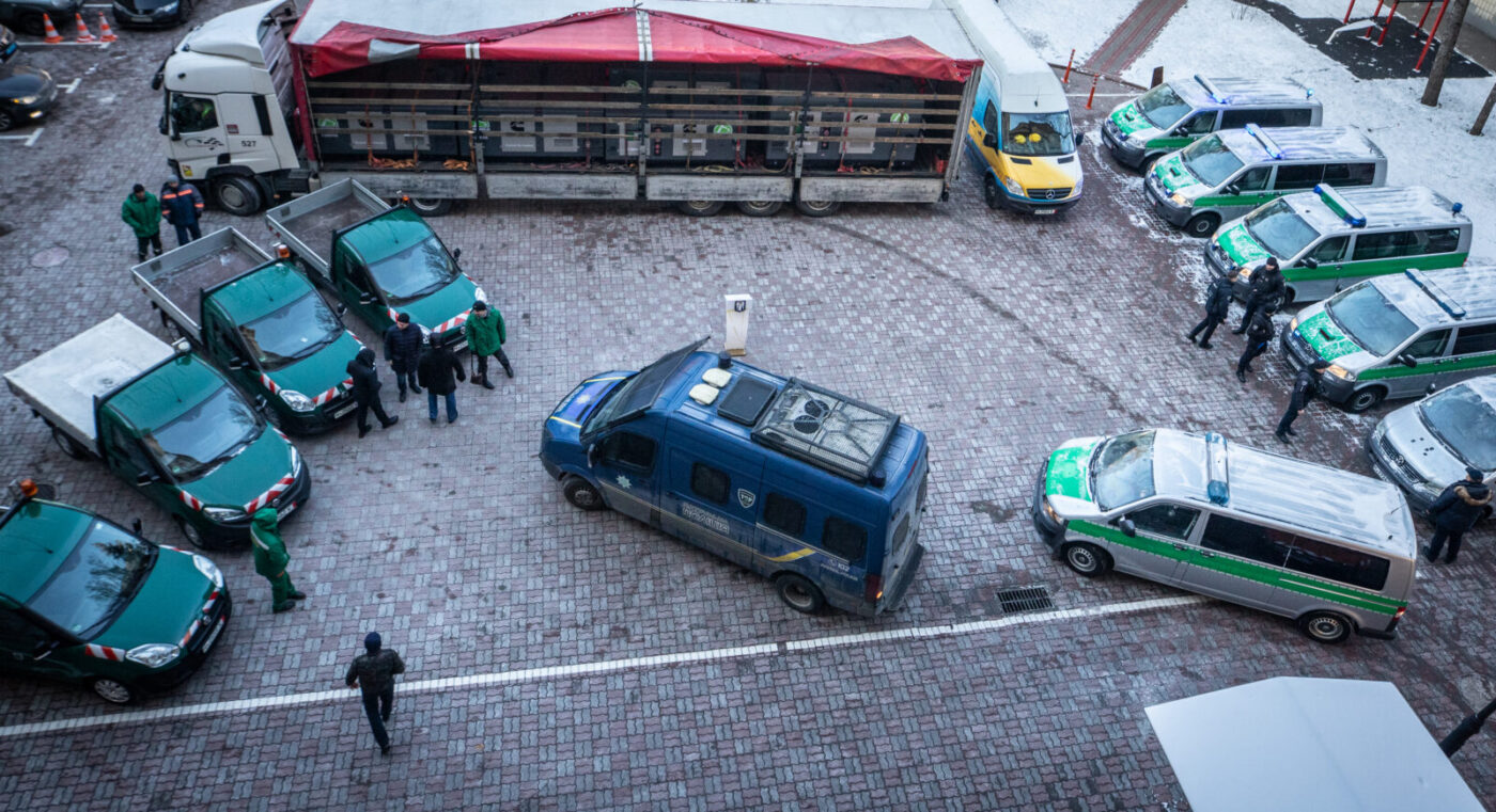 Кличко: Київ отримав допомогу від міжнародних партнерів – поліцейські автомобілі, комунальну техніку та генератори